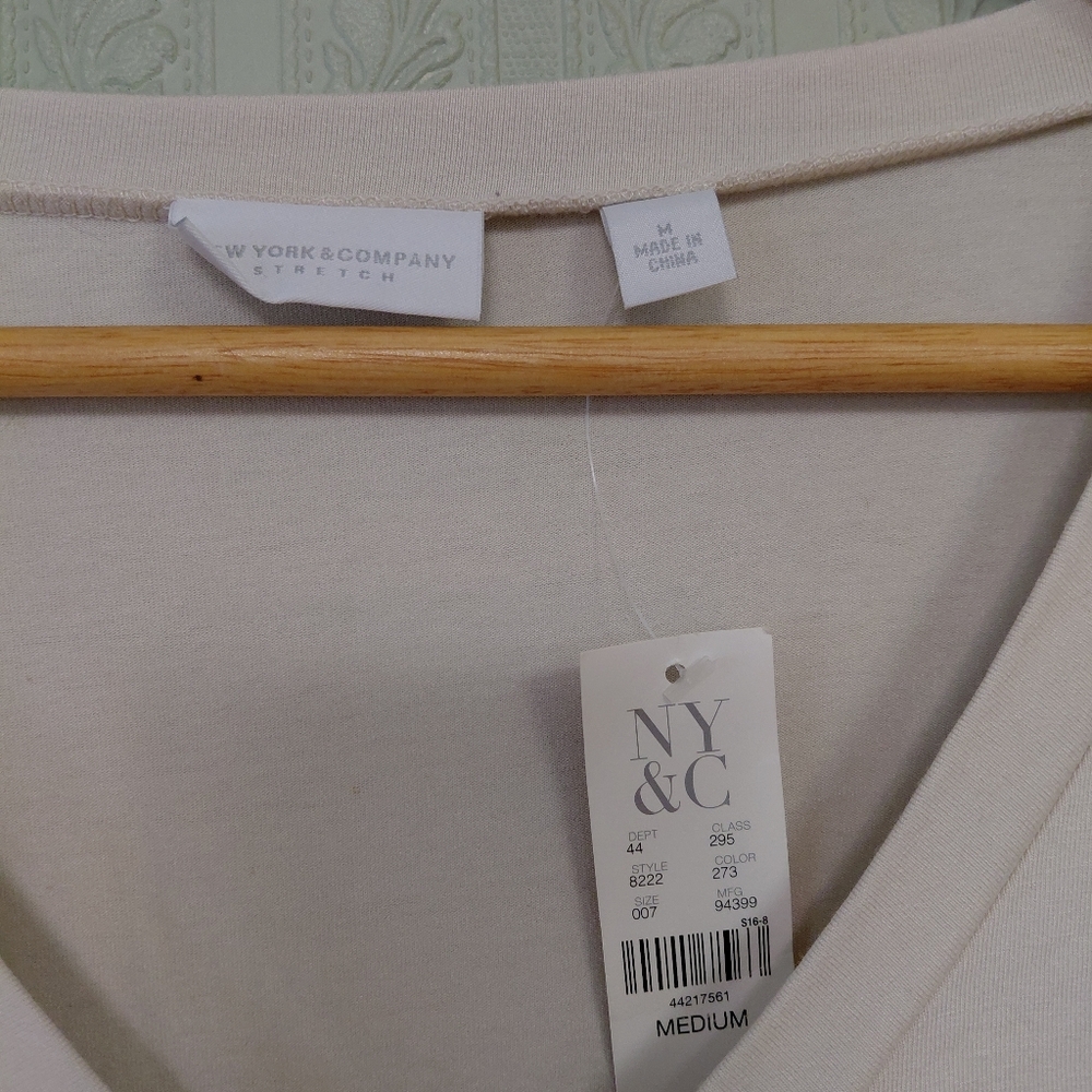 Nwt! NEW YORK & CO. Women's Cream V-Neck Top Rayon Spandex - Picture 4 of 6